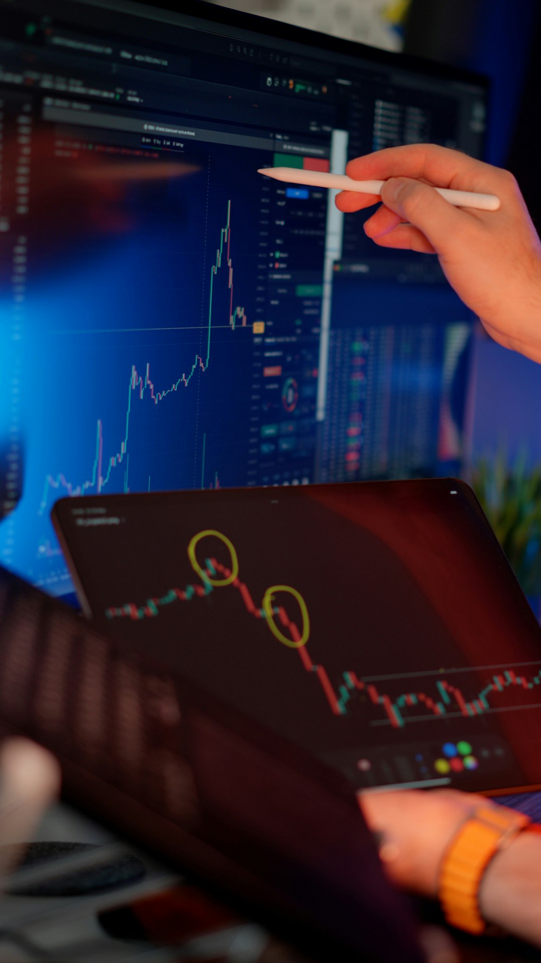 services-03 Cryptocurrency Market Analysis Digital Screens Technical Indicators tablet marker
